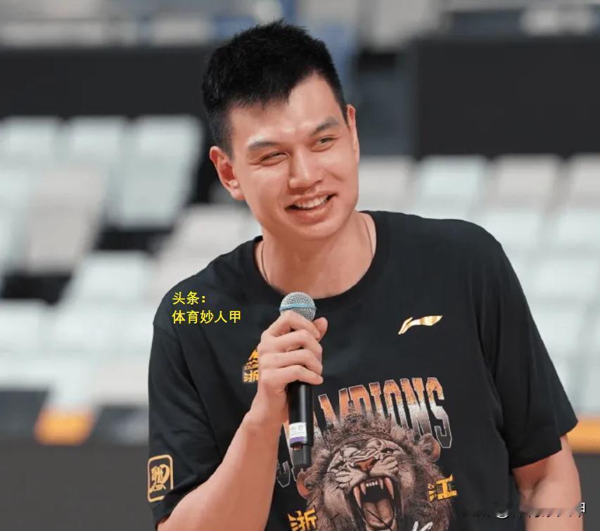 广厦队4大主力缺席亚冠！许钟豪、布朗带队参赛，球迷：和辽宁队一样打酱油。
CBA