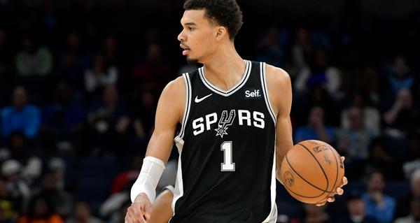 文班亚马在周三直言不讳地表达了自己冲击MVP的决心。在带领圣安东尼奥马刺客场12