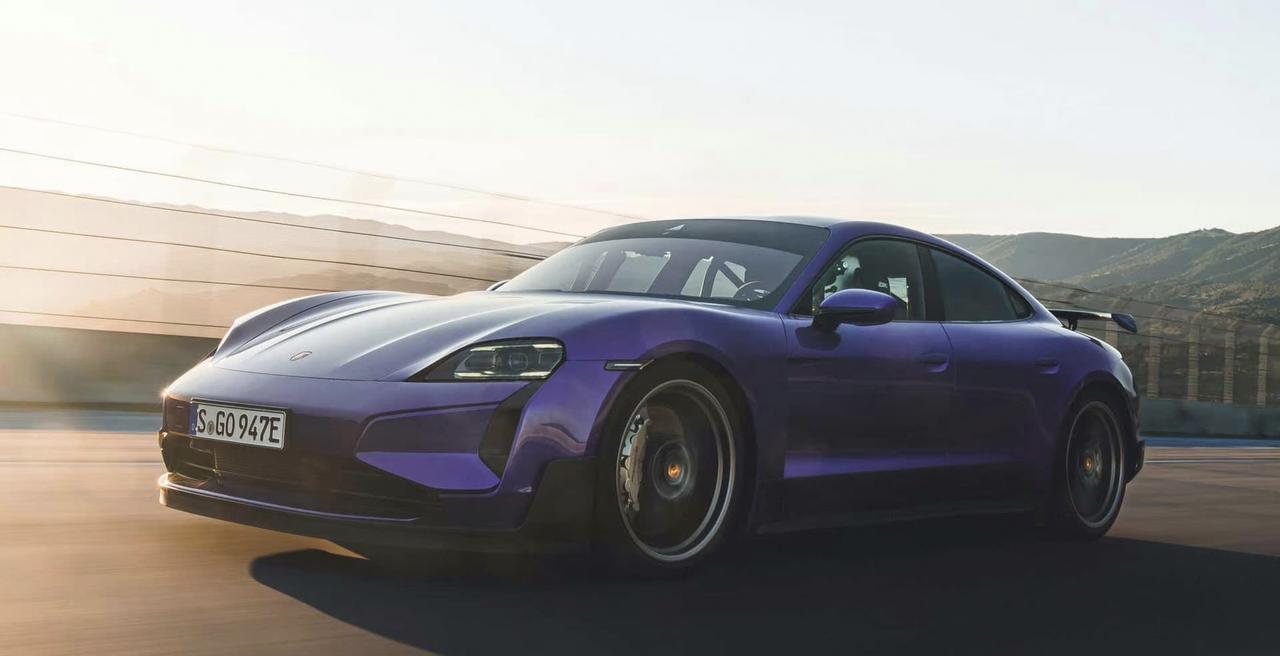 2025款保时捷Taycan Turbo GT 这个紫色真的是太喜欢啦~~~
1