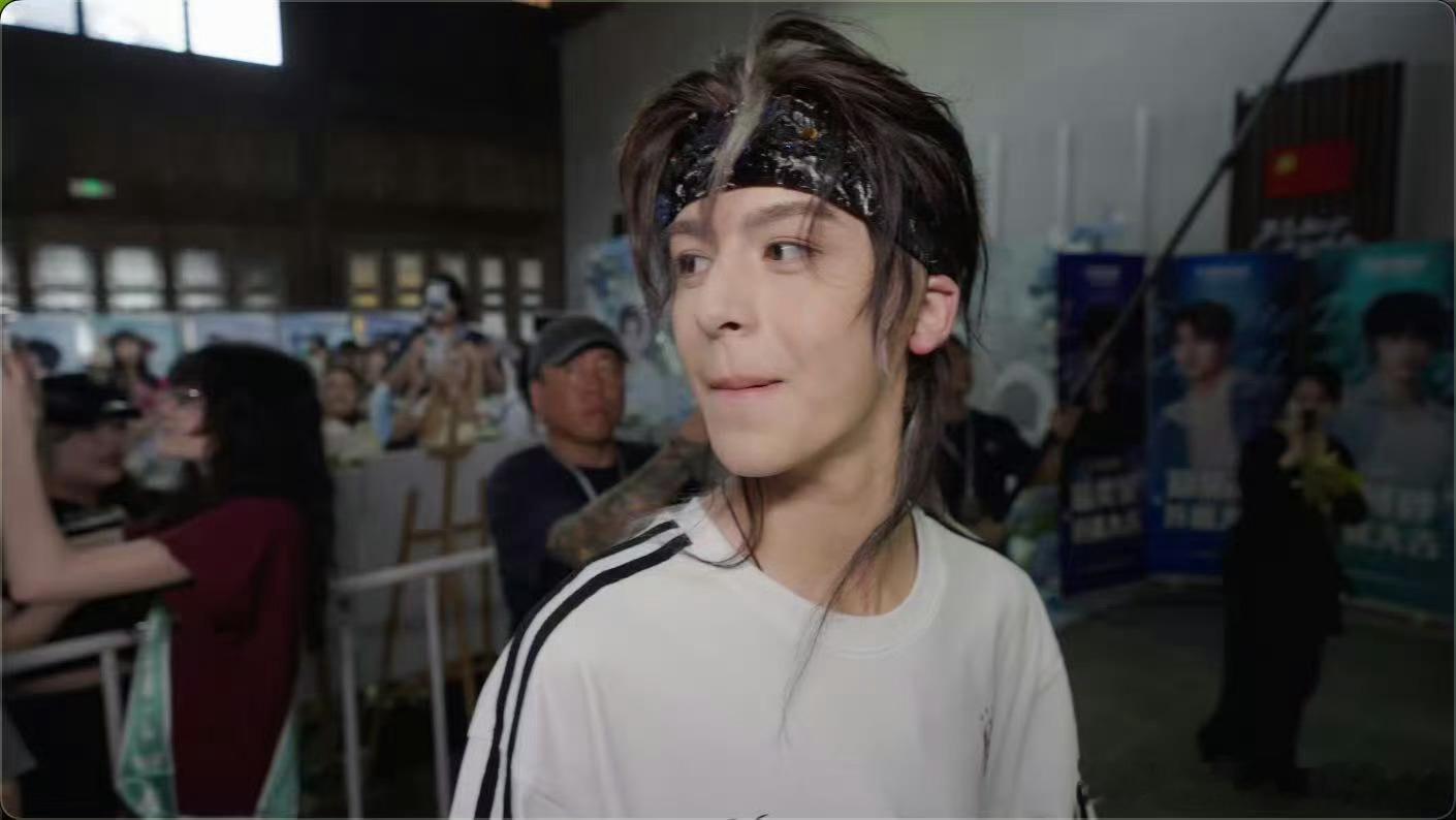 新人男团进组百妖谱前的状态谁能拒绝新人自带的鲜活感，男团成员筹备《百妖谱》拍摄，
