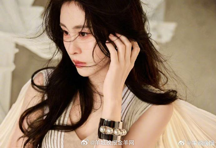 【#张碧晨方疑再次回应年轮原唱争议#】#张碧晨方说无需多言# 2021年1月，网