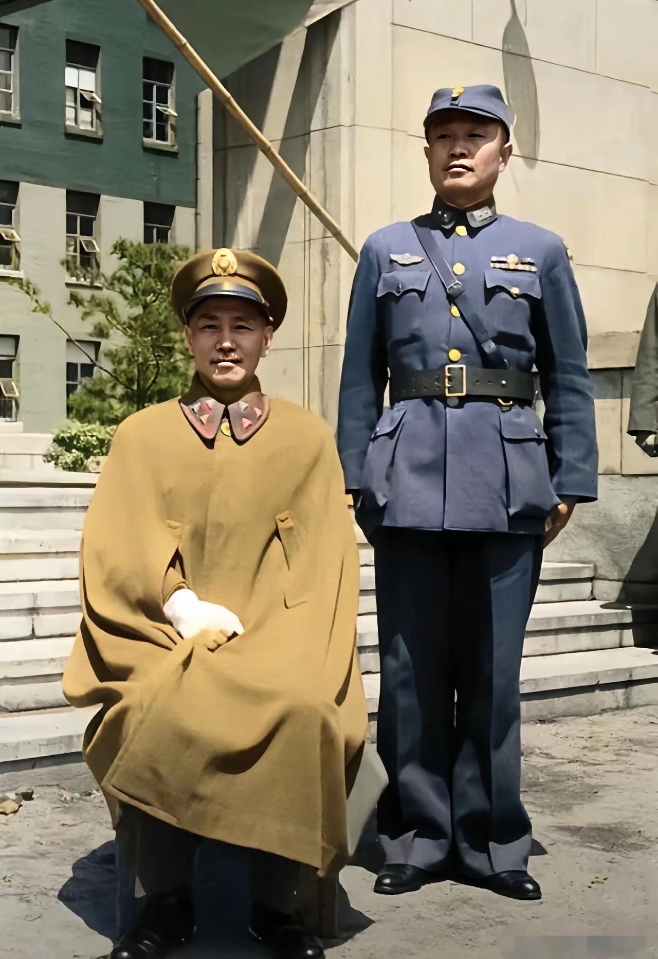 这张1946年5月，沈阳东北行营。当时杜聿明率新一军、新六军打下四平、长春，蒋介