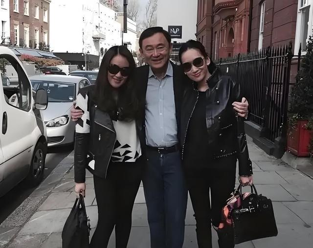 为何他信会带萍通坦出国，而不带佩通坦呢？

佩通坦丢总理位后，在泰国政圈还有分量