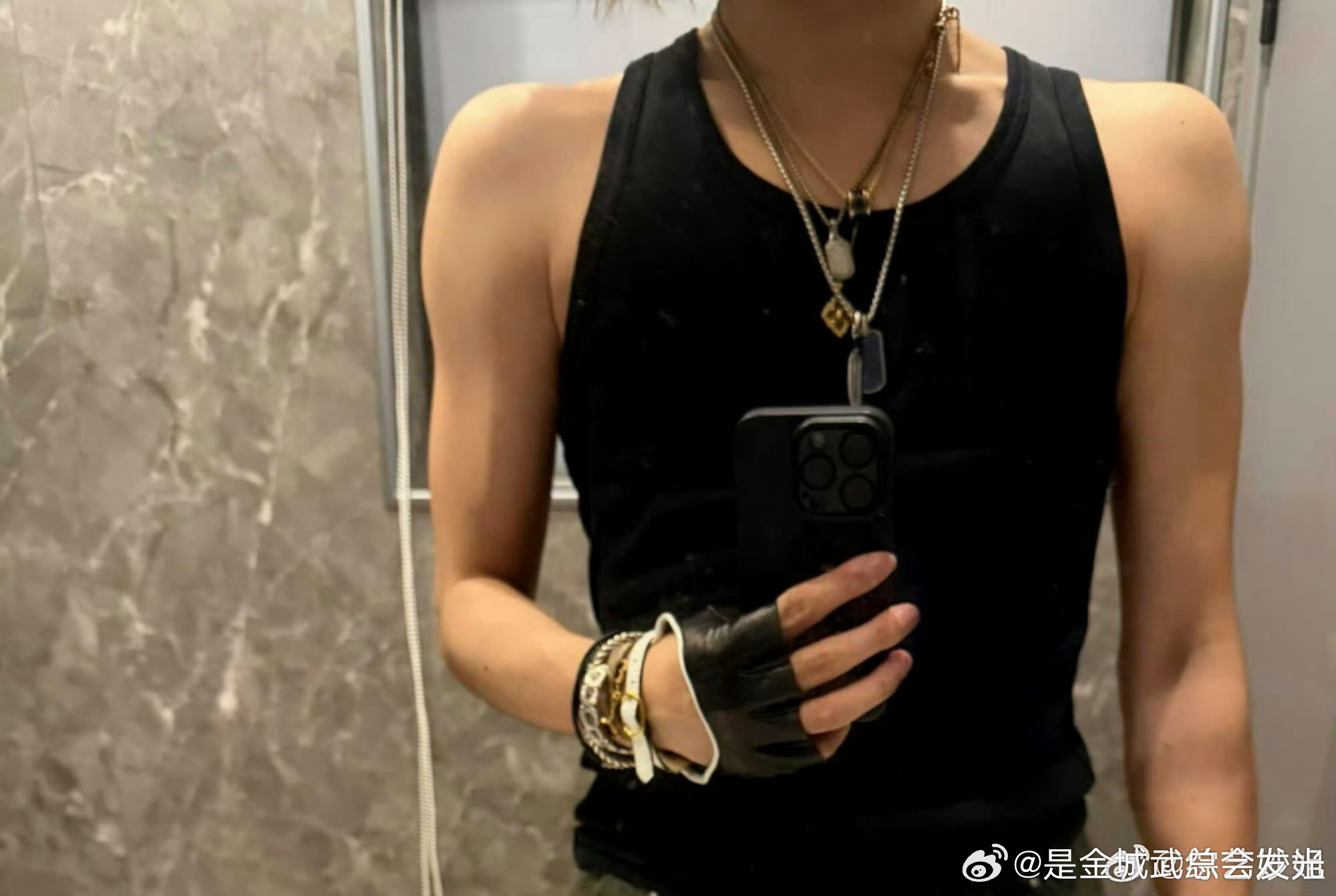 刘耀文都这么瘦了还需要减肥呀，是因为要工作要上镜显得更好看吗？《惊蛰无声》和《镖