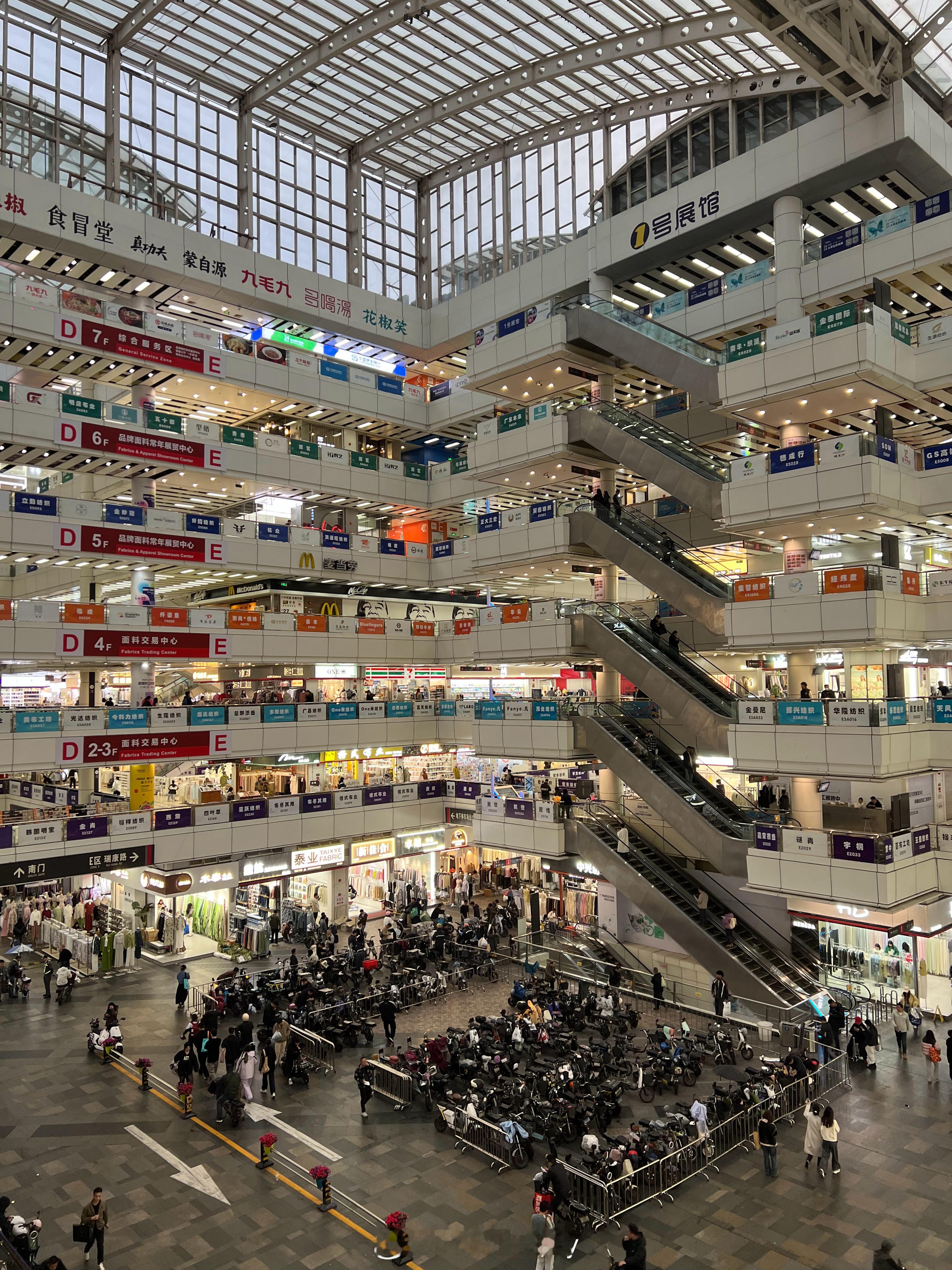 来广州感受一些面料震撼！埋头开发新品ing💖 