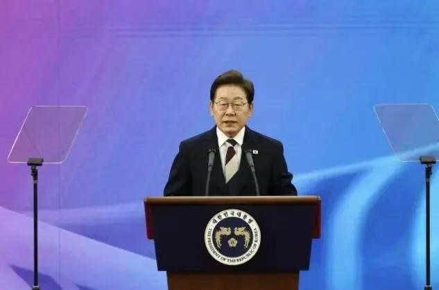 李在明脸皮够厚的，近段时间表面上看韩国似乎要与中国改善关系，总统李在明派出外长访