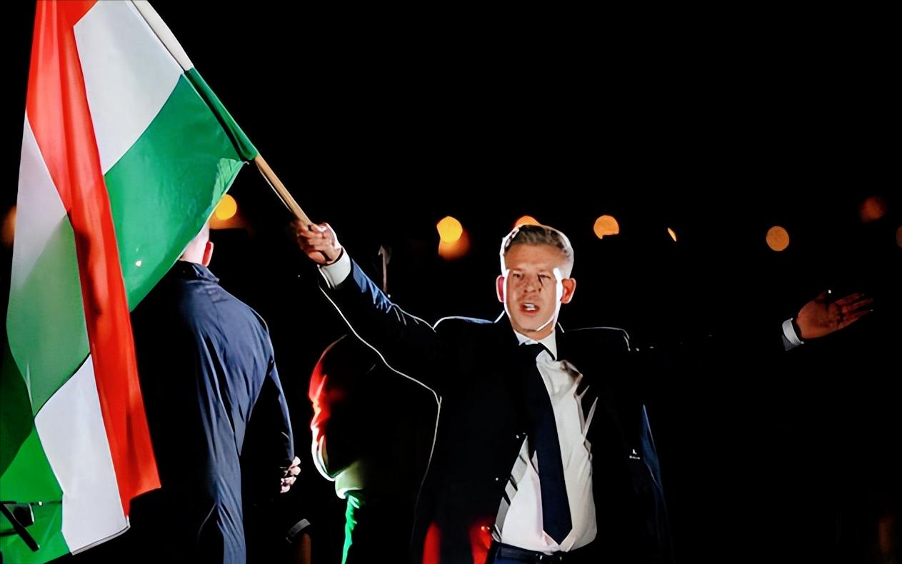 欧尔班在匈牙利干了十几年就这么输了，而过去跟他混了二十多年的毛焦尔·彼得带着成立