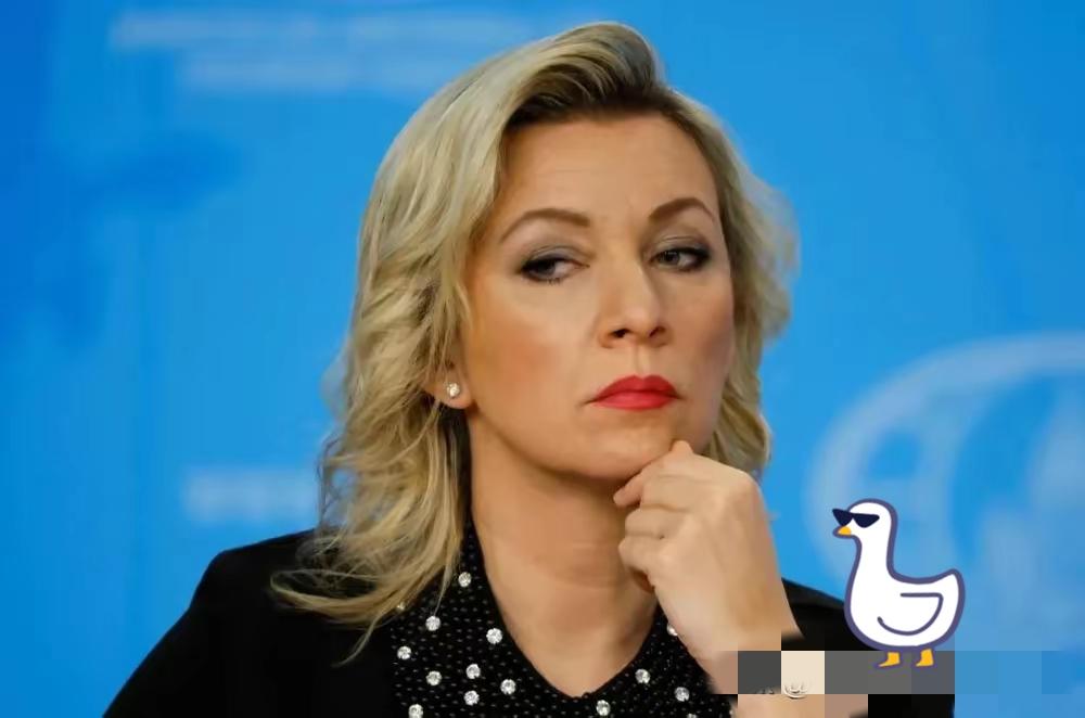 据俄罗斯媒体报道，俄罗斯发言人扎哈罗娃表示，中俄两国间旅游交流日益热络。自实行免