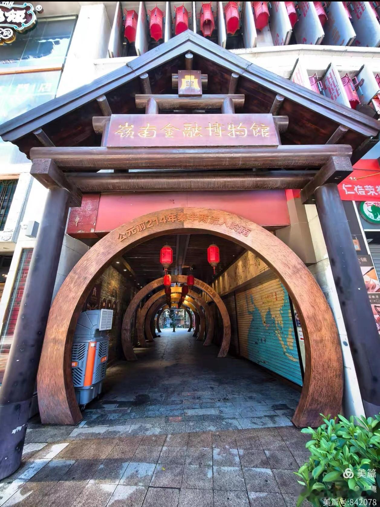 你见过一百万现金吗？100万现金现金还是拿得起，放得下的；换成20根的金条就拿不