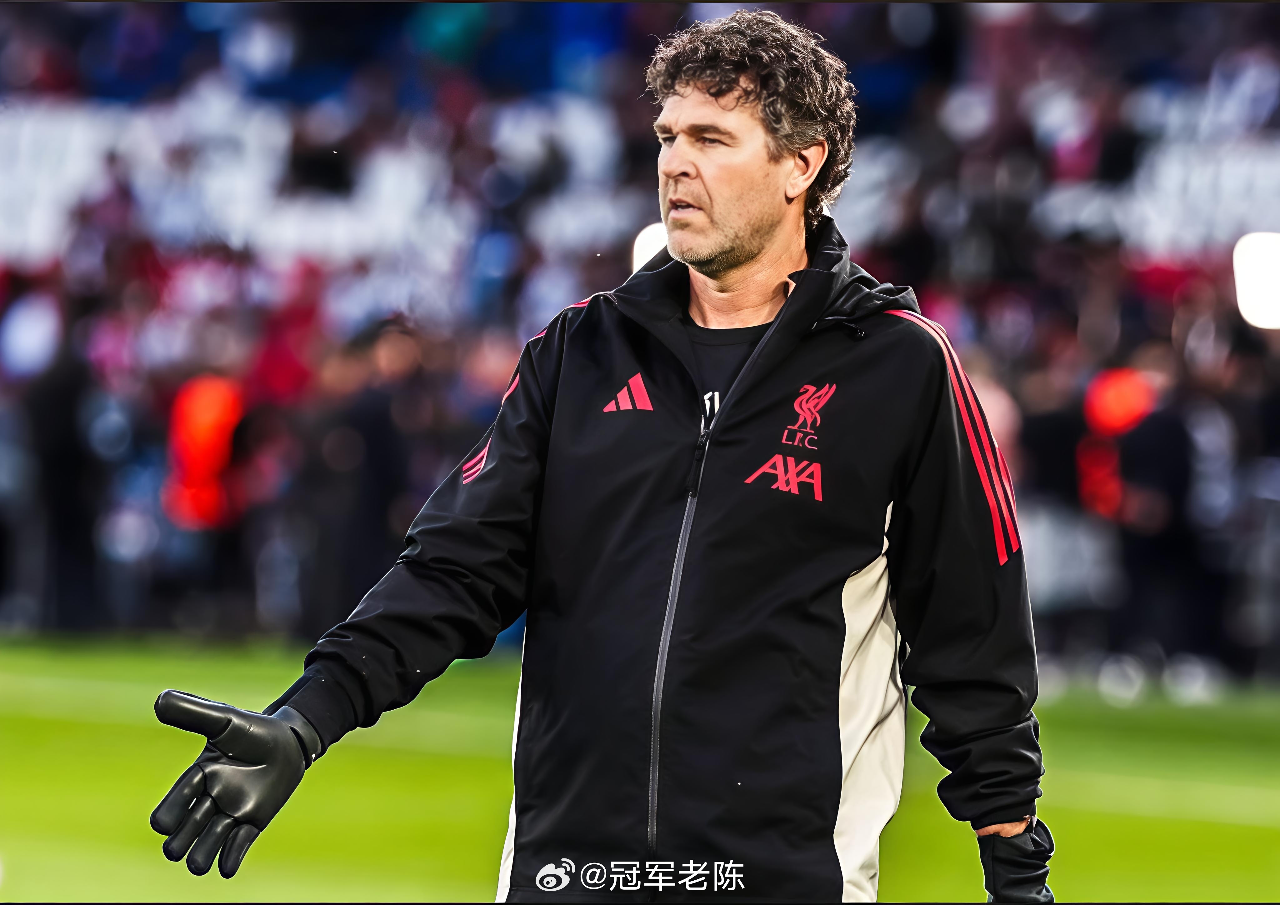 据James Pearce报道，利物浦一线队门将教练华里路将再次离开球队，希望返