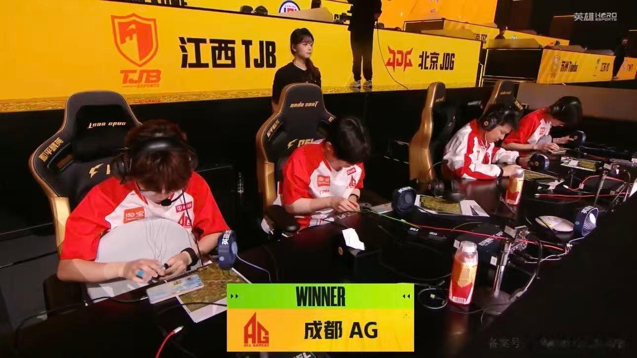 AG单日三鸡积分榜首 AG战队一日三鸡横扫赛场，稳稳霸占积分榜首宝座！和平精英职