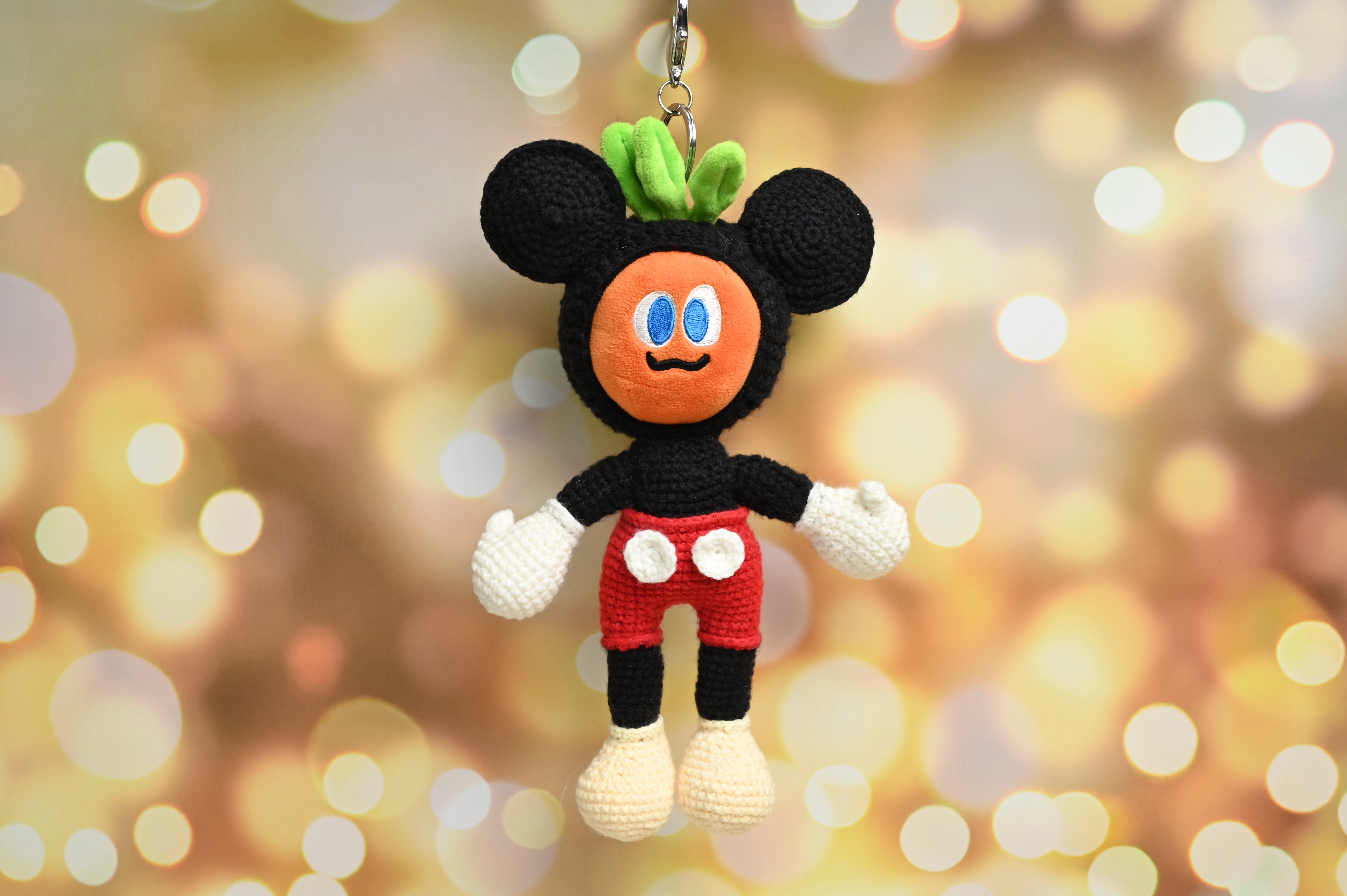 给你们看看我们姥姥的手艺，冬天怕卜卜冷，给它勾了这么多的小帽子。wmls们，这回