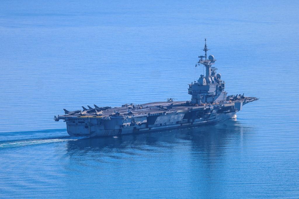 法国军方周三宣布，法国海军旗舰“戴高乐”号航母战斗群已穿越苏伊士运河进入红海，此