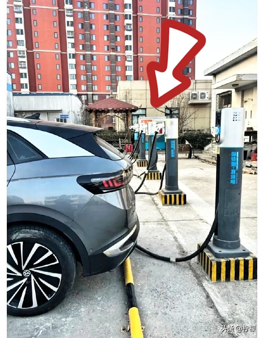 真怕开油车的人骂街！
因为国家下达了死命令，
从这个月开始，党政机关、公立学校、