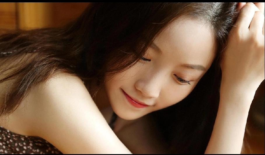 说个有点儿狗血的故事
有个女孩子，三十来岁，做金融的（保险），由于工作关系结交了