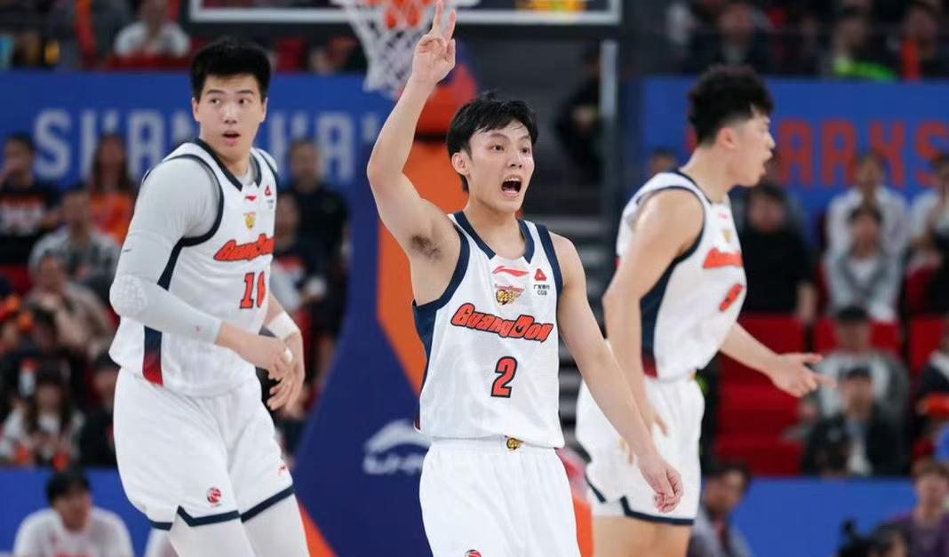 5场2胜3负，广东宏远已无昔日的精神面貌，儒雅外教是否适合广东队呢？


客场8