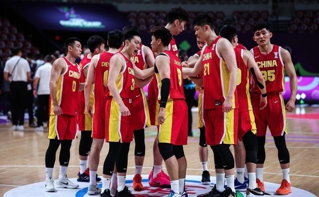 男篮主场73-92输日本19分，真离谱。以前咱在亚洲是老大，现在被日本当人机打。