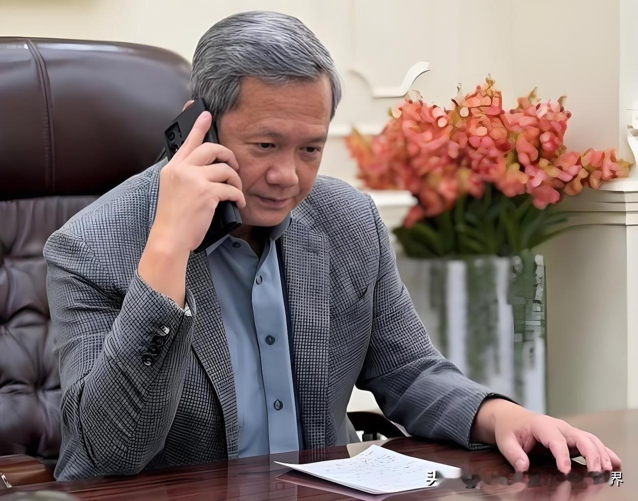 洪玛奈确实不如父亲洪森，洪森执政几十年，从来没有哪个国家去动柬埔寨。而洪玛奈接班