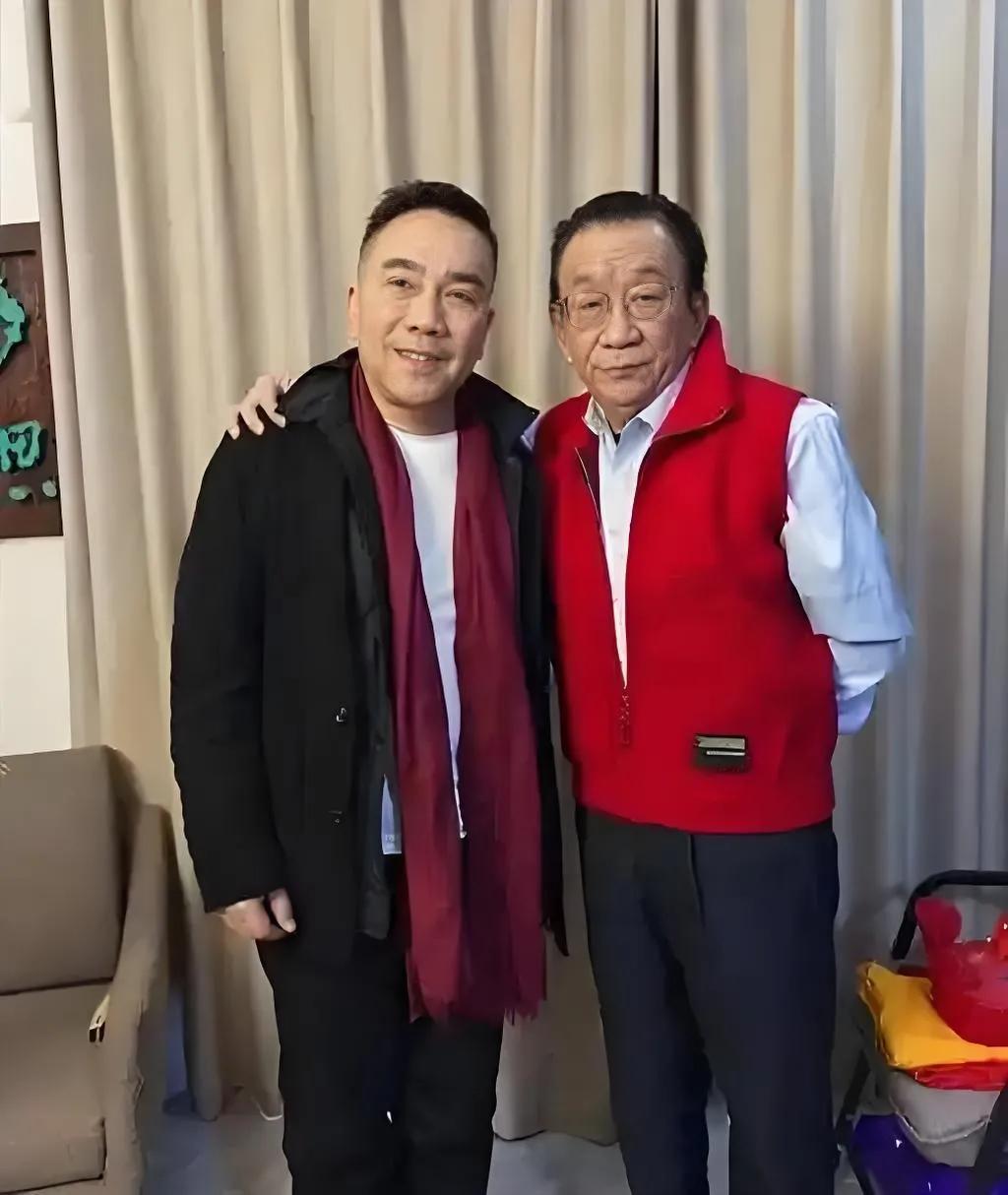 侯耀华说自己没去送杨少华最后一程，并不是因为有什么矛盾，而是有一些特殊原因。以前