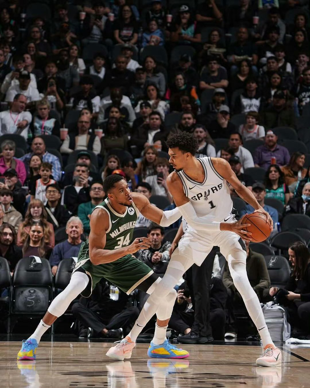 明天字母哥（脚踝）大概率出战！又能看到长人对决了