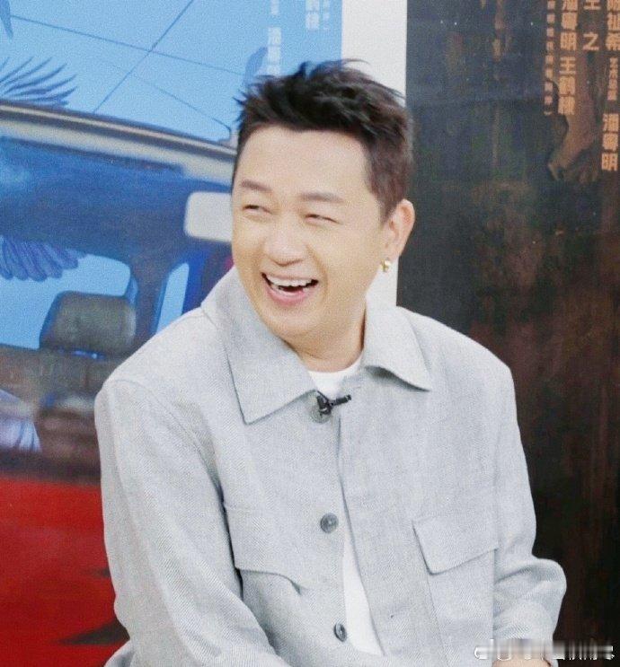 潘粤明演技他拯救女儿那一段的爆发力真的让我看到了一个父亲对女儿的本能保护，演的好