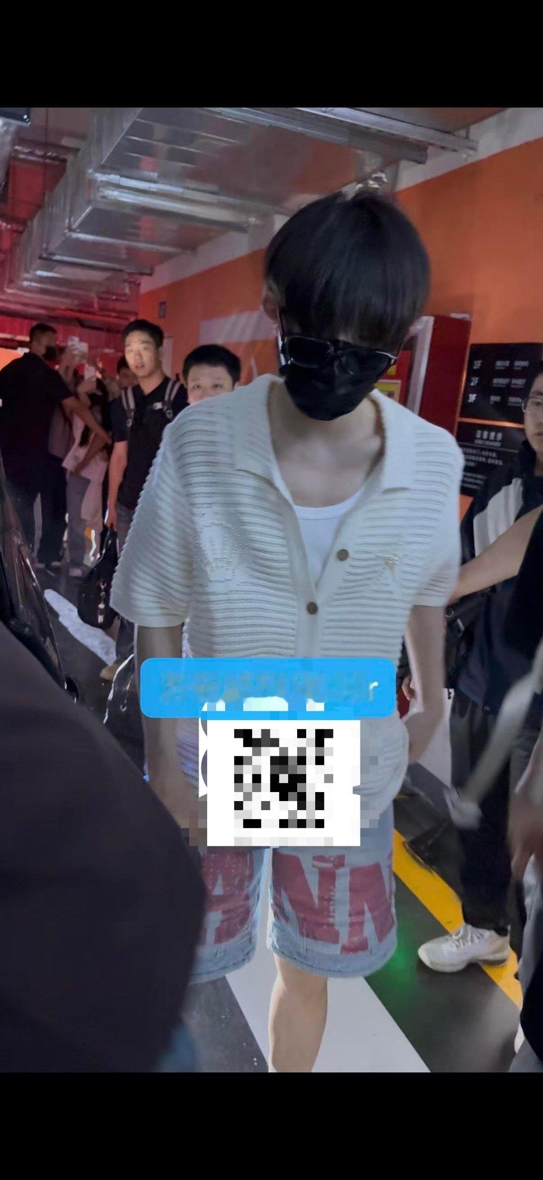 妹妹怎么又穿这么清凉 