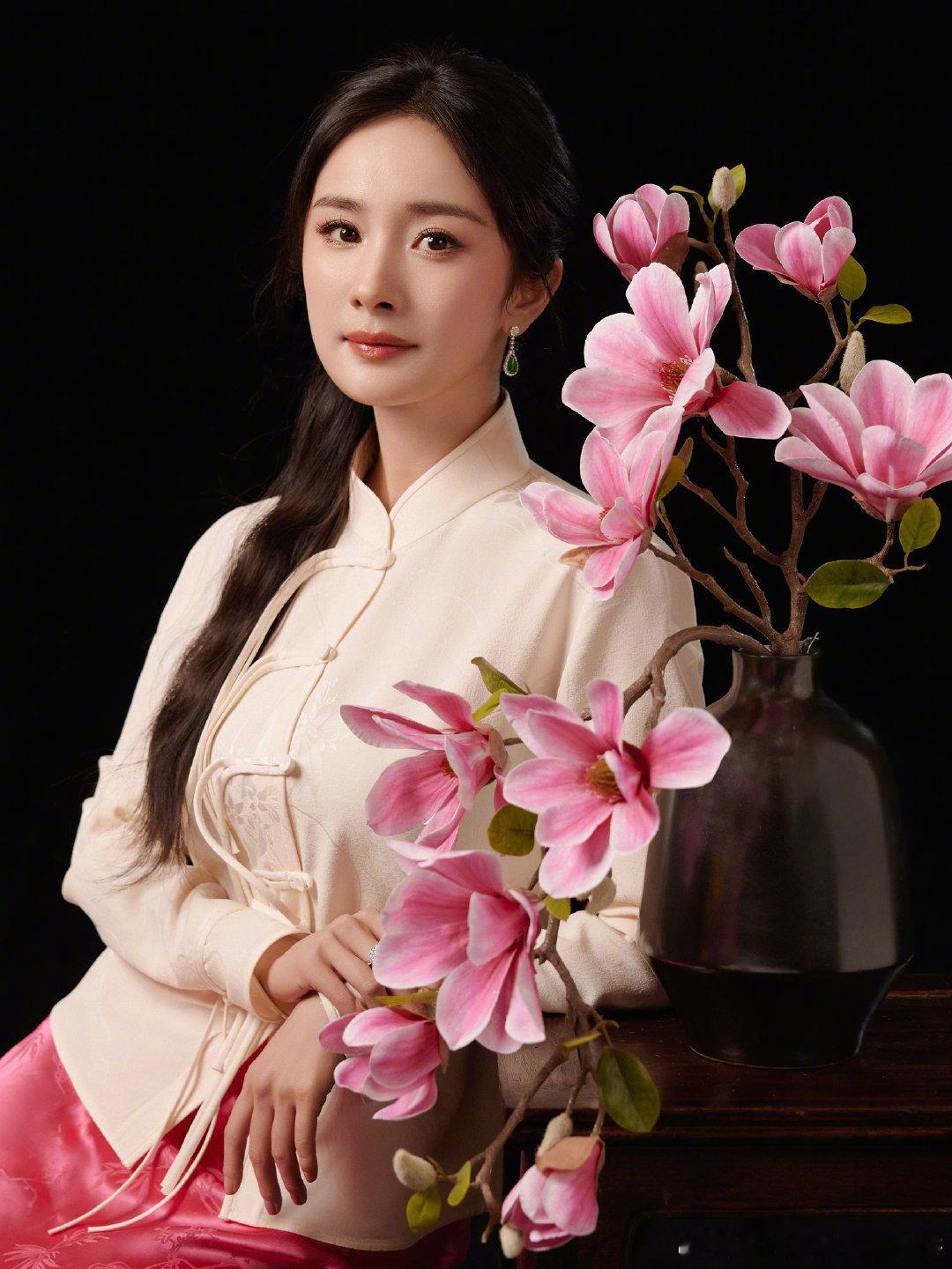 杨幂河南春晚造型出图，新中式好适合姐温婉大方 ​​​