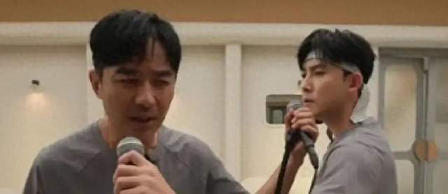 52岁的单纯男人郭晓东，被网友戏称为内娱孔刘