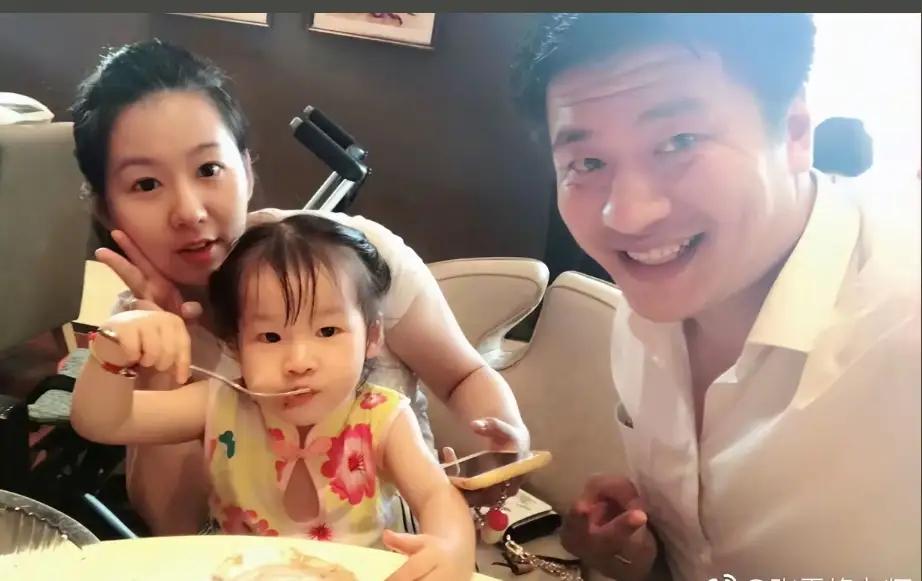 张雪峰老师法律上唯一合法妻子是李丽婧（浅安Amy）

 2017年结婚，直至张雪