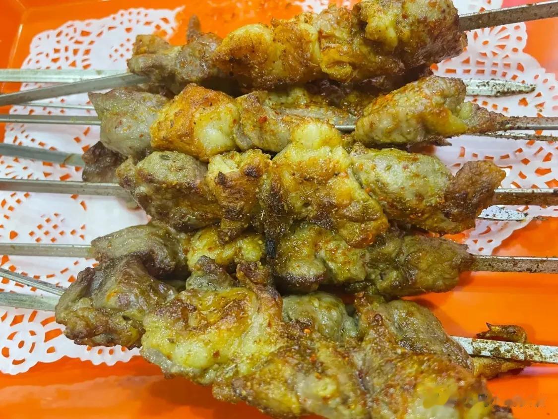 #乌鲁木齐头条# 如今的羊羔肉拌面真是稀缺，能把羊羔肉拌面做好的却少之又少，这家