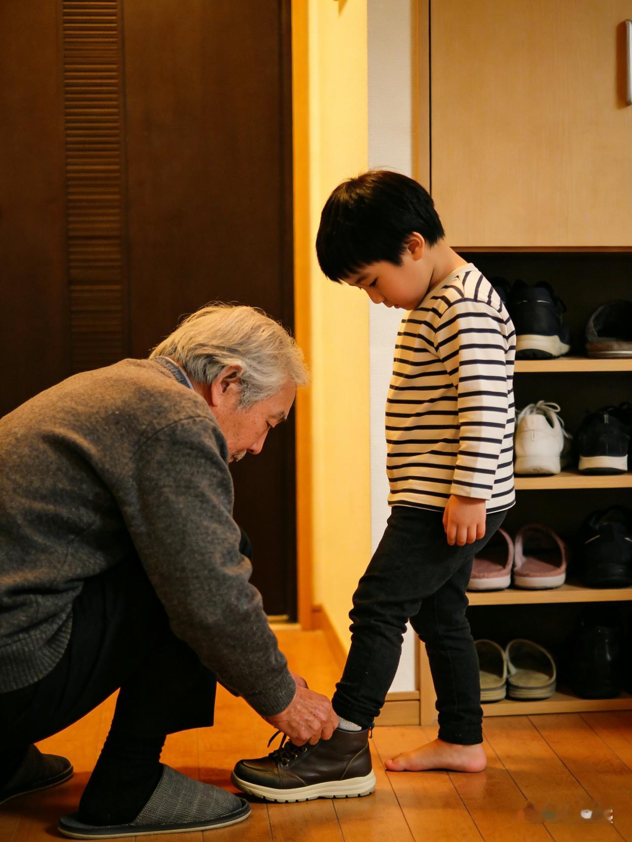 与万物语｜六岁了还不会穿鞋，这辈子怎么办

朋友的孩子六岁了。不会穿鞋。

不是