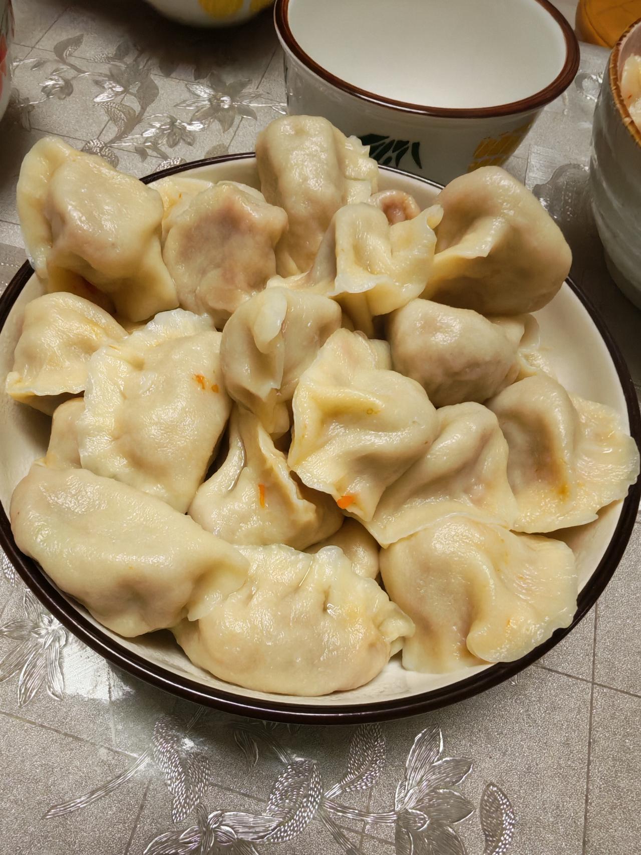 冬至吃饺子了，祝新的一年和和美美，健健康康，快快乐乐。