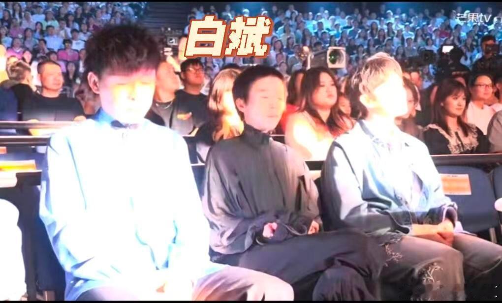 歌手灯光师让胡彦斌哭歌手2026 谁能拒绝偏爱灯光师！紧盯台下胡彦斌不放，专属追