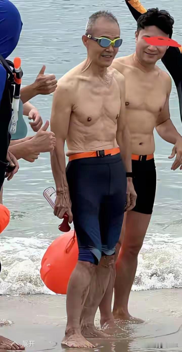 看到王石这样子，有一种想哭的感觉，唉——

当目光落在海滩上的王石身上，心中满是