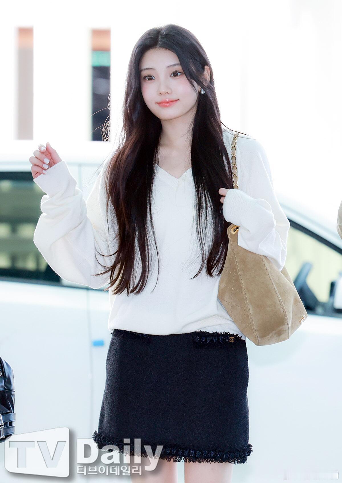奔赴巴黎香奈儿大秀的李沅禧，真的把韩式氧气少女感拿捏得恰到好处～巴黎时装周香奈儿