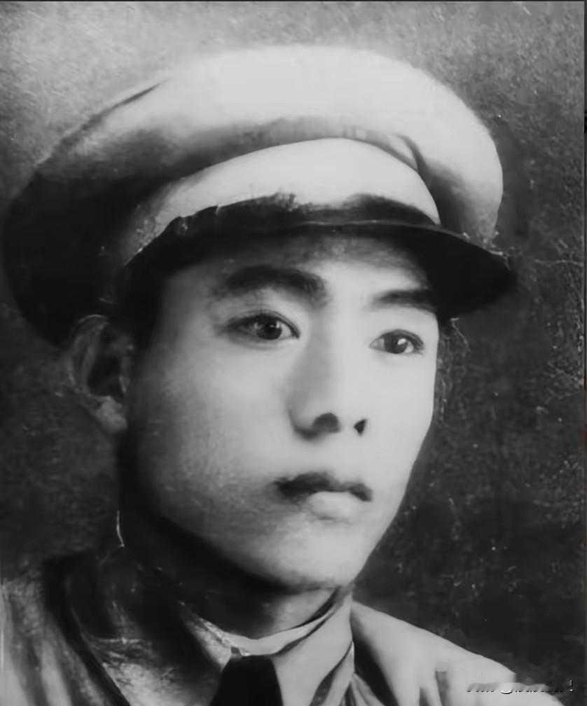 1955年，四野政委翟文清，带妻子回乡省亲。突然，一名姑娘站在他家门口，盘问：“