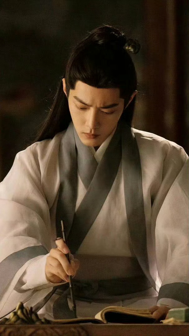 ♡⃝ 𝒍𝒐𝒗𝒆 ʚɞ ☽⋆❥ »» 肖战 银海惊流转，翩翩白衣临风立，丰