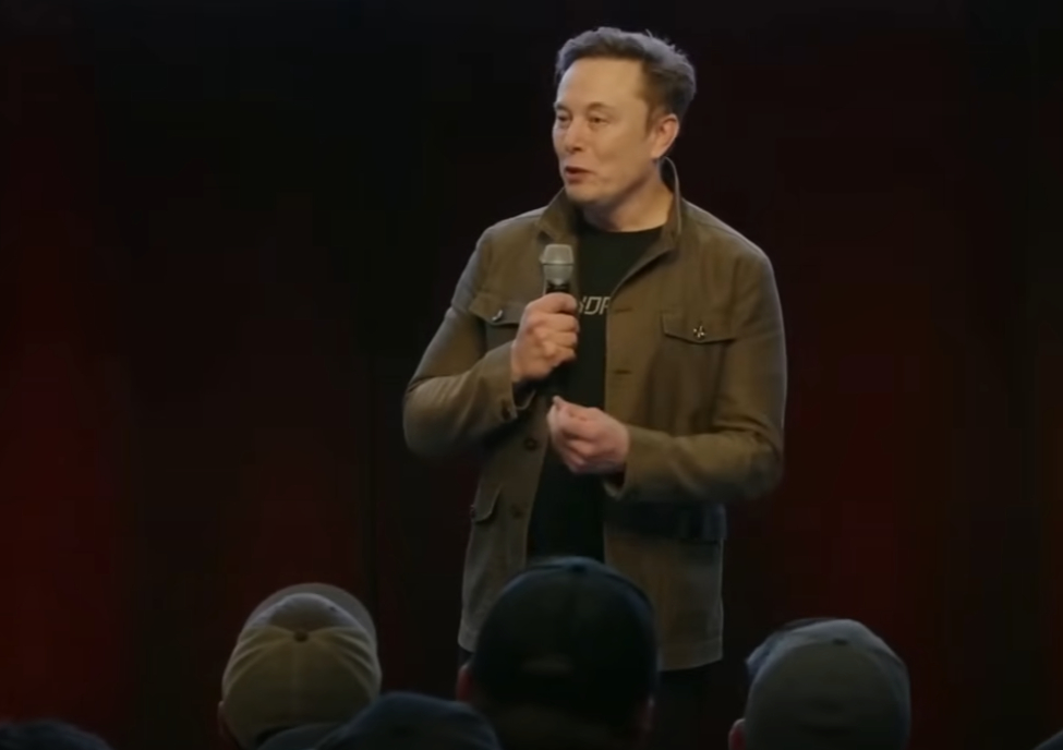 马斯克再次激发特斯拉想象力，股价大涨。还是机器人和AI，但加上零成本能源、零成本
