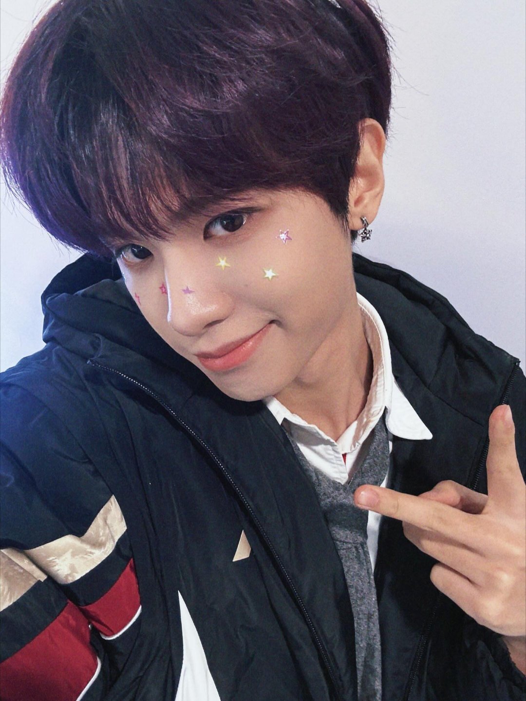 黄明昊黄明昊贾想世界glitch演唱会 黄明昊新专辑glitch热水沸腾的温度，