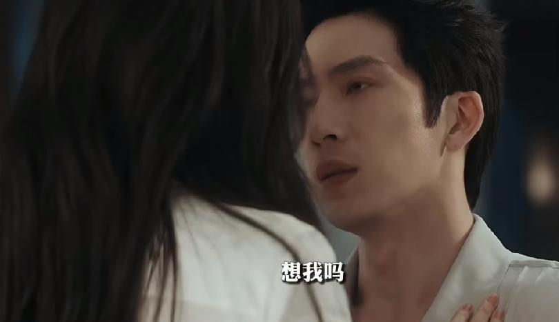 《早春晴朗》尚之桃只要一撒娇栾念就算嘴毒也拿她没办法！
因为桃桃要去出差让栾念照