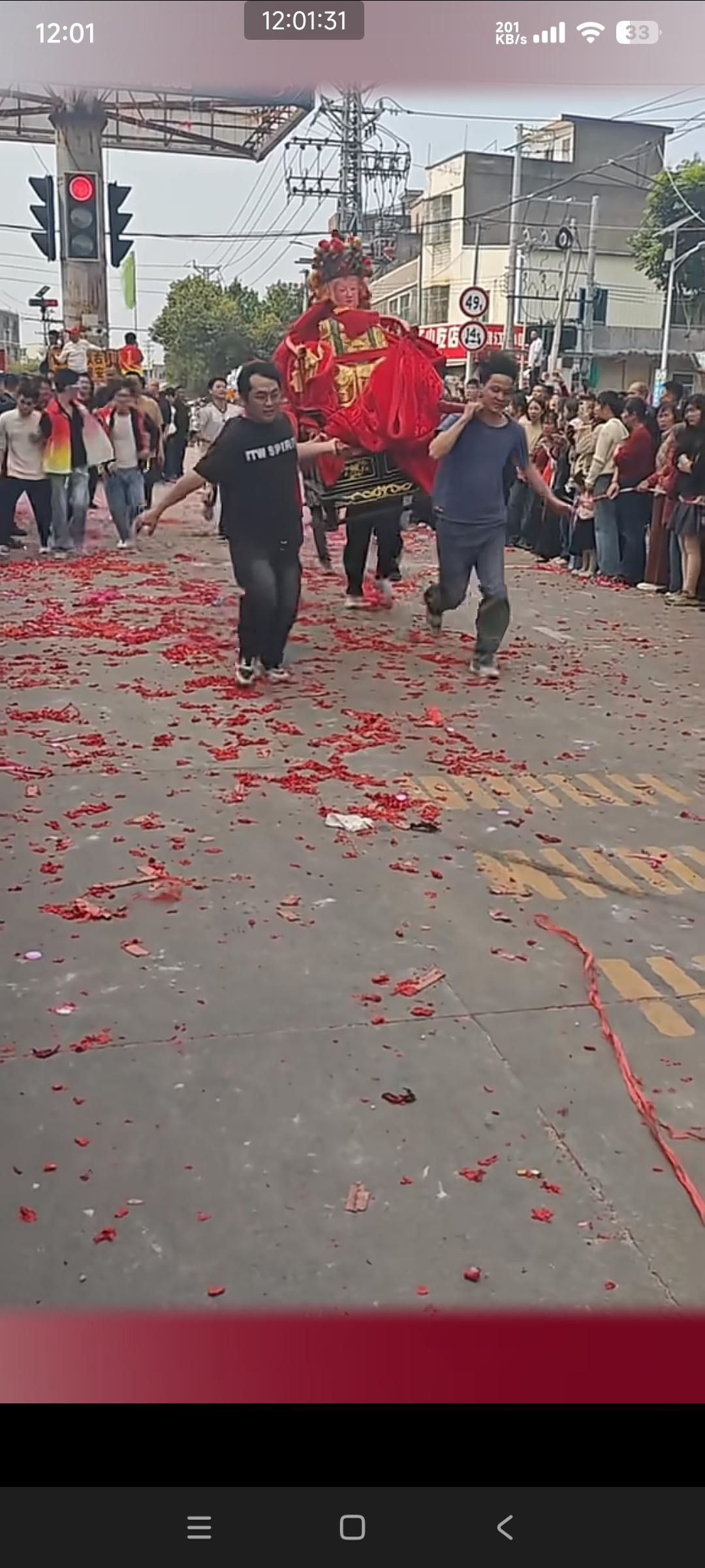 现代人很难有一次完全爆发自己全身力气的机会
导致血气被封印

想体验让自己爆发全