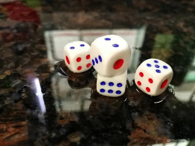 做交易久了慢慢明白，稳住心态、持续盈利的核心，从来不是预判行情、精准抓涨跌，而是