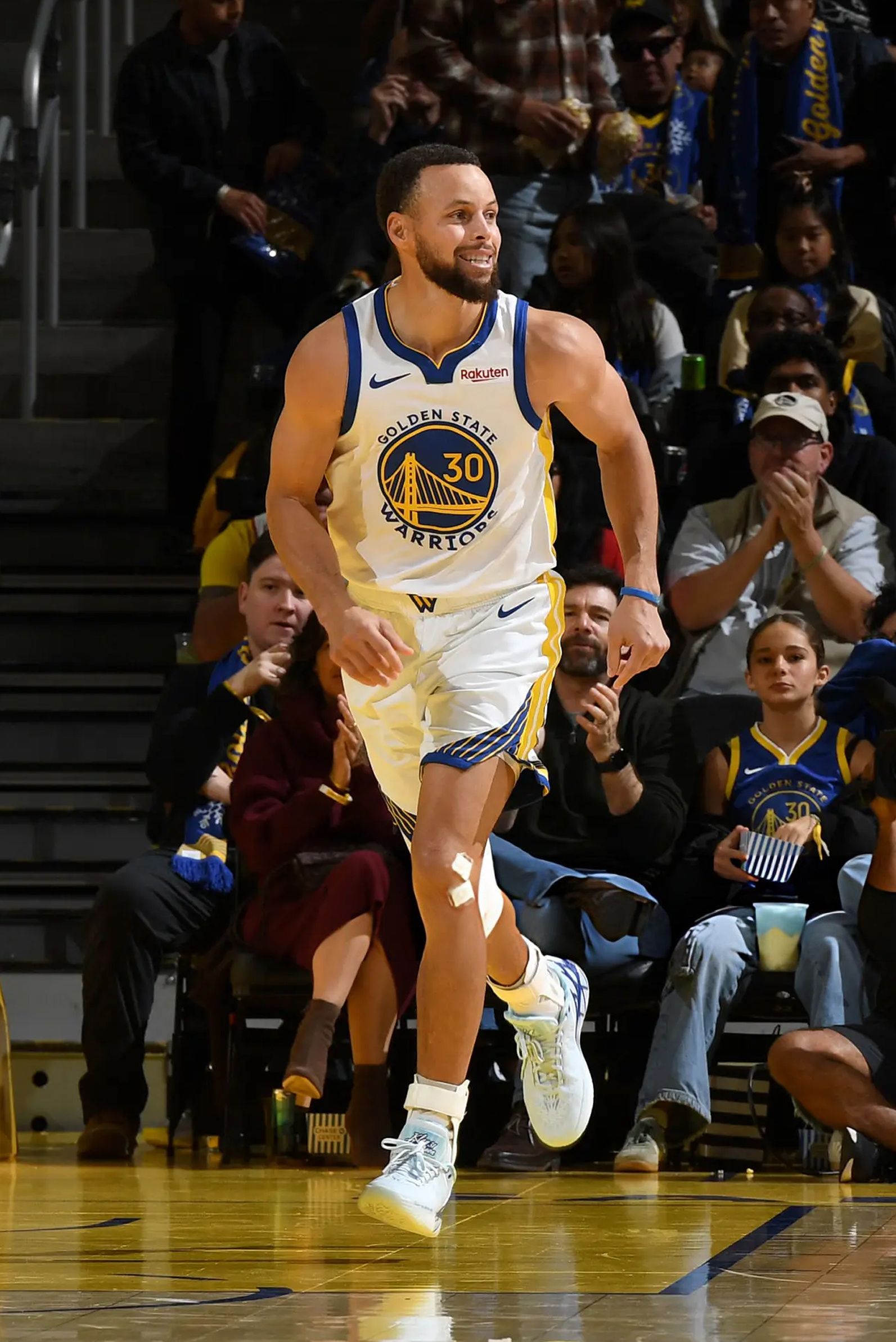 斯蒂芬·库里 · 安踏 KT1123+3+4克莱·汤普森 · 安踏KT107+2