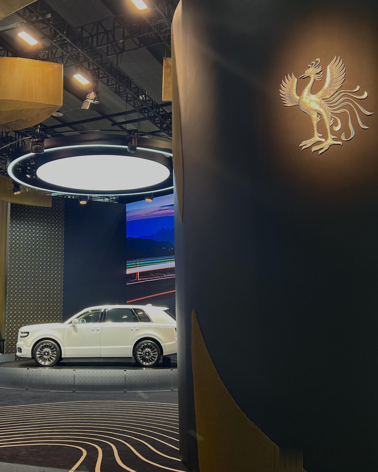 丰田世纪“世极”亮相广州车展
丰田将“金凤凰”世纪带到来广州车展，但国内命名为“