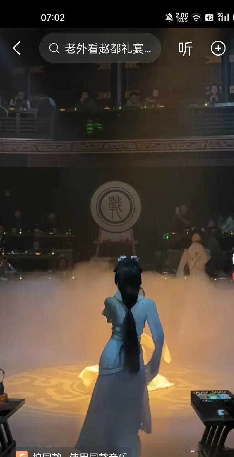 赵都礼宴
早上起来勾栏听曲儿
邯郸学步，谁不羡慕？
东施效颦，有几人能超越
这身