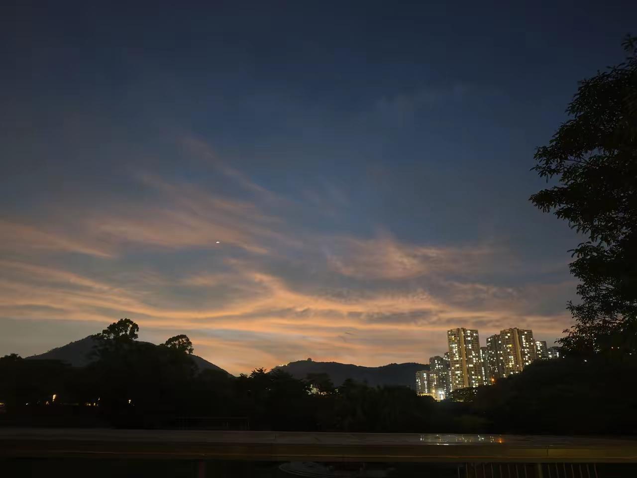 看完曾仕强先生的观点，总算读懂女性平均寿命更长背后藏着的现实原因。

夫妻二人都