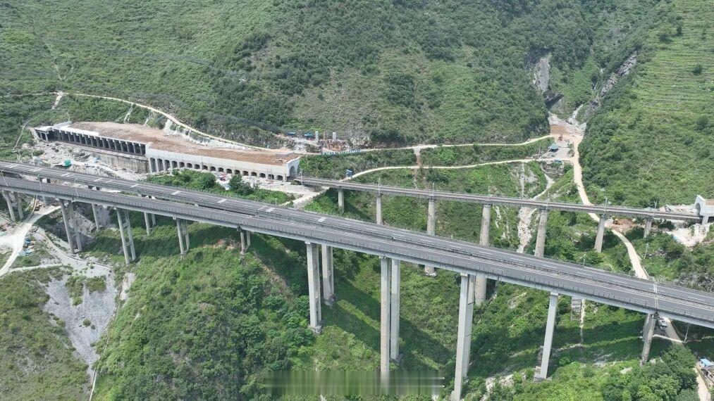 国铁头条【K29，一个防洪看守点即将退场】水红铁路K29防洪看守点深山里的一处“
