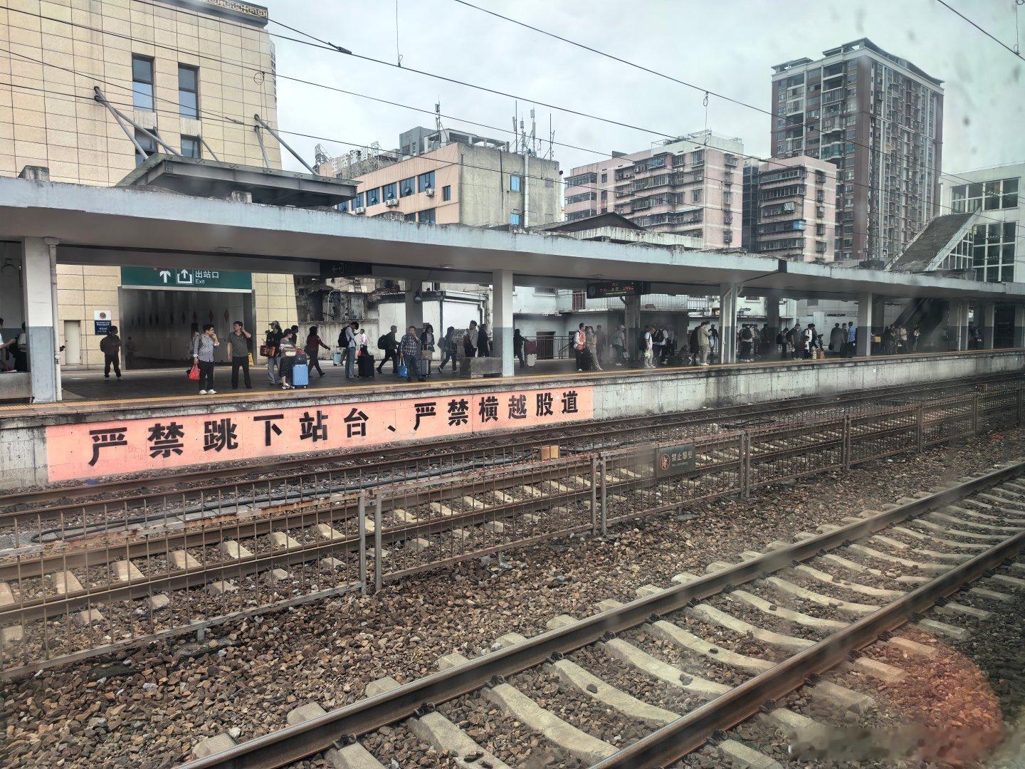 五一假期国内3.14亿人次出游今年五一出游的人确实多，我差点连火车票都抢不到，你