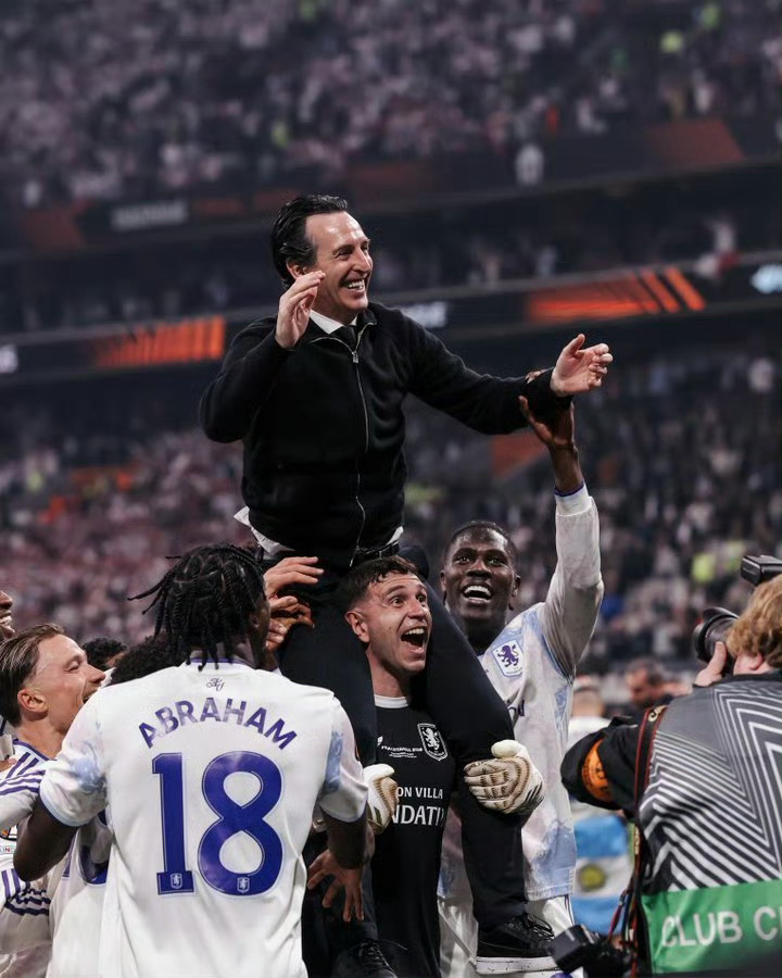 🏆🐐2022🔜2026💙🤍🧤迪布~你懂我的意思吧阿斯顿维拉夺得欧联杯
