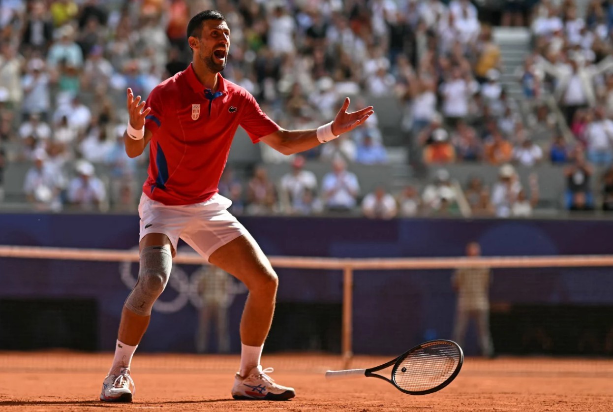 德约科维奇 刚刚做了个噩梦，自己打球把手腕弄伤，还疼，被吓醒了想到你闹24年法网